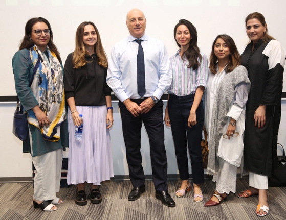 In times when Pakistan is suffering through the worst of all economic recessions, EO Karachi organized a learning business event called ‘#CashFlowStory” led by the world-famous leader in financial analysis, Alan Miltz on 1st December at IBA City Campus, Karachi