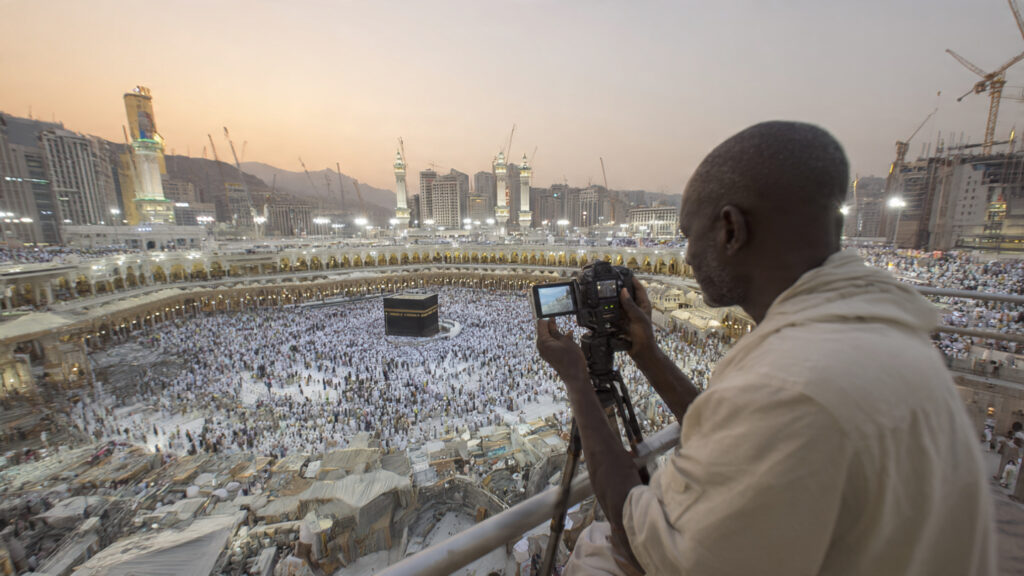 Saudi Hajj Ministry Bans All Photos and Videos in Mecca and Medina