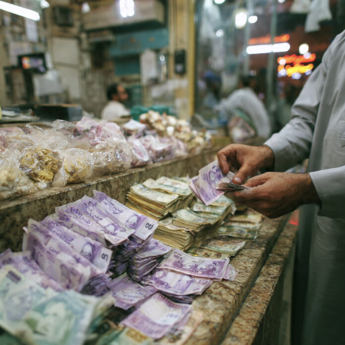 KWD to PKR: Kuwaiti Dinar Selling Rate Reaches 918.15 in Pakistan